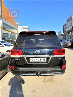 تۆیۆتا لاند کروزەر